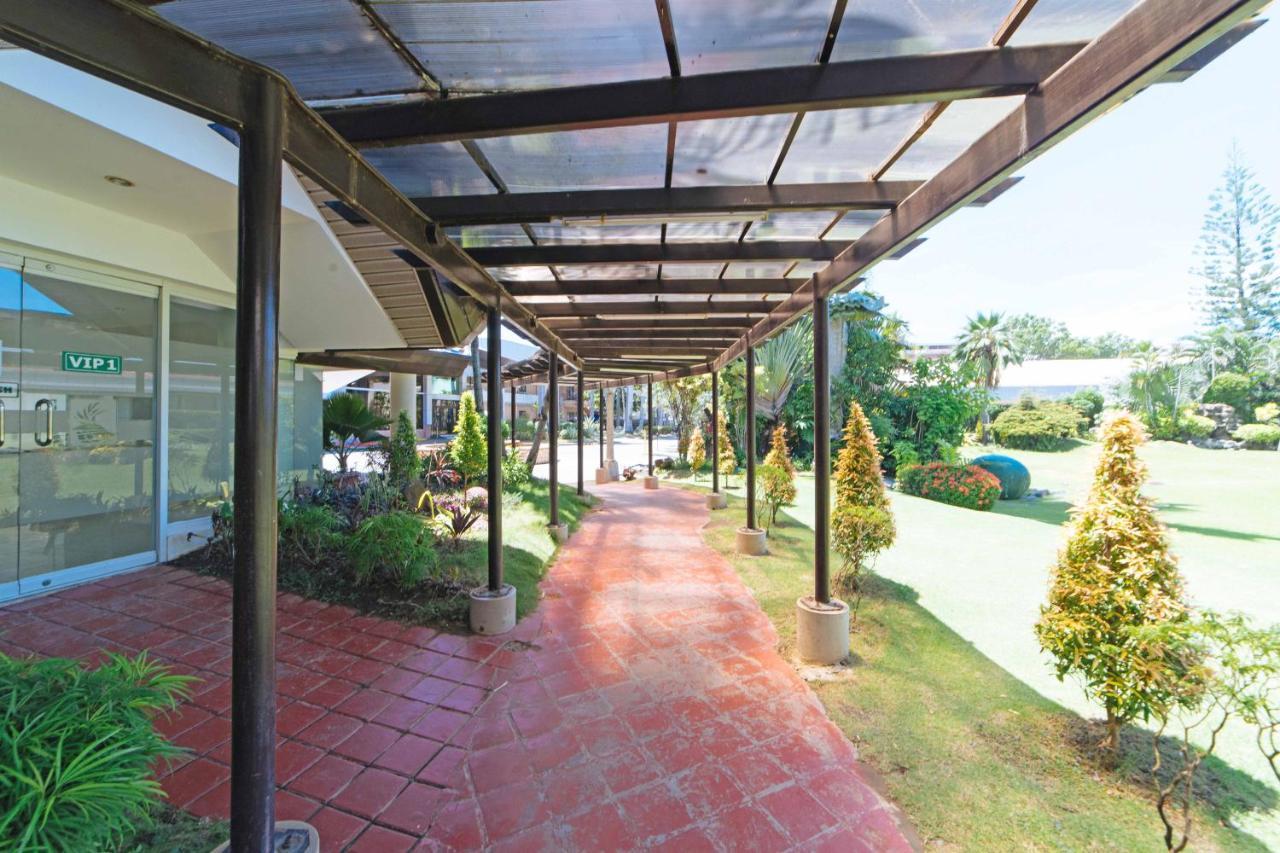 Reddoorz Premium @ The Ritz Garden Oases Hotel Davao City Kültér fotó