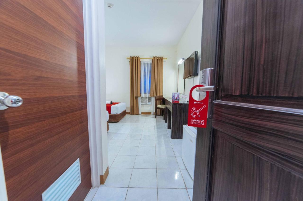 Reddoorz Premium @ The Ritz Garden Oases Hotel Davao City Kültér fotó