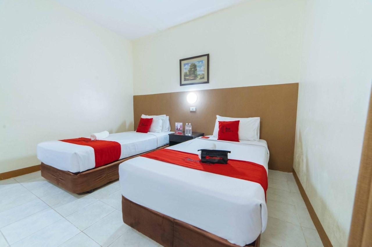Reddoorz Premium @ The Ritz Garden Oases Hotel Davao City Kültér fotó