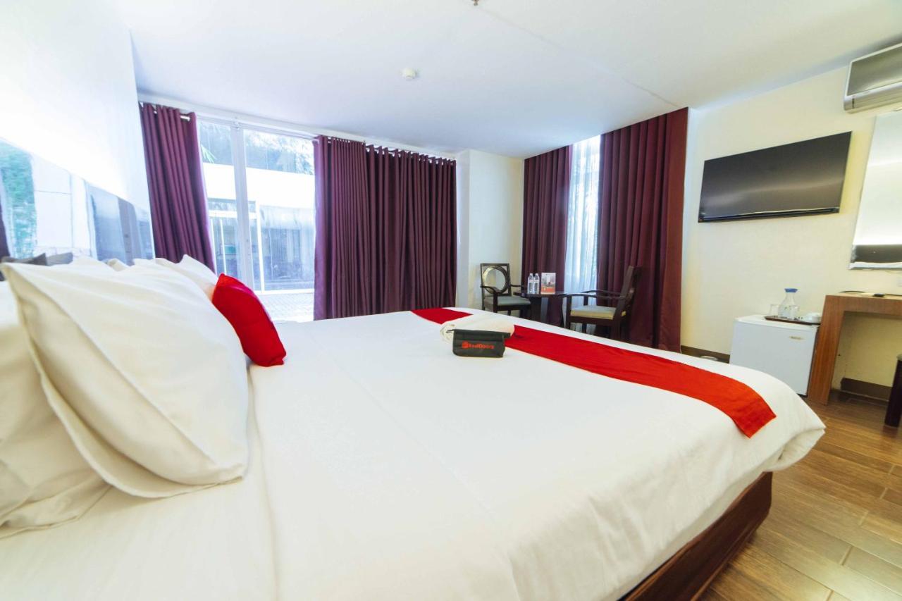 Reddoorz Premium @ The Ritz Garden Oases Hotel Davao City Kültér fotó
