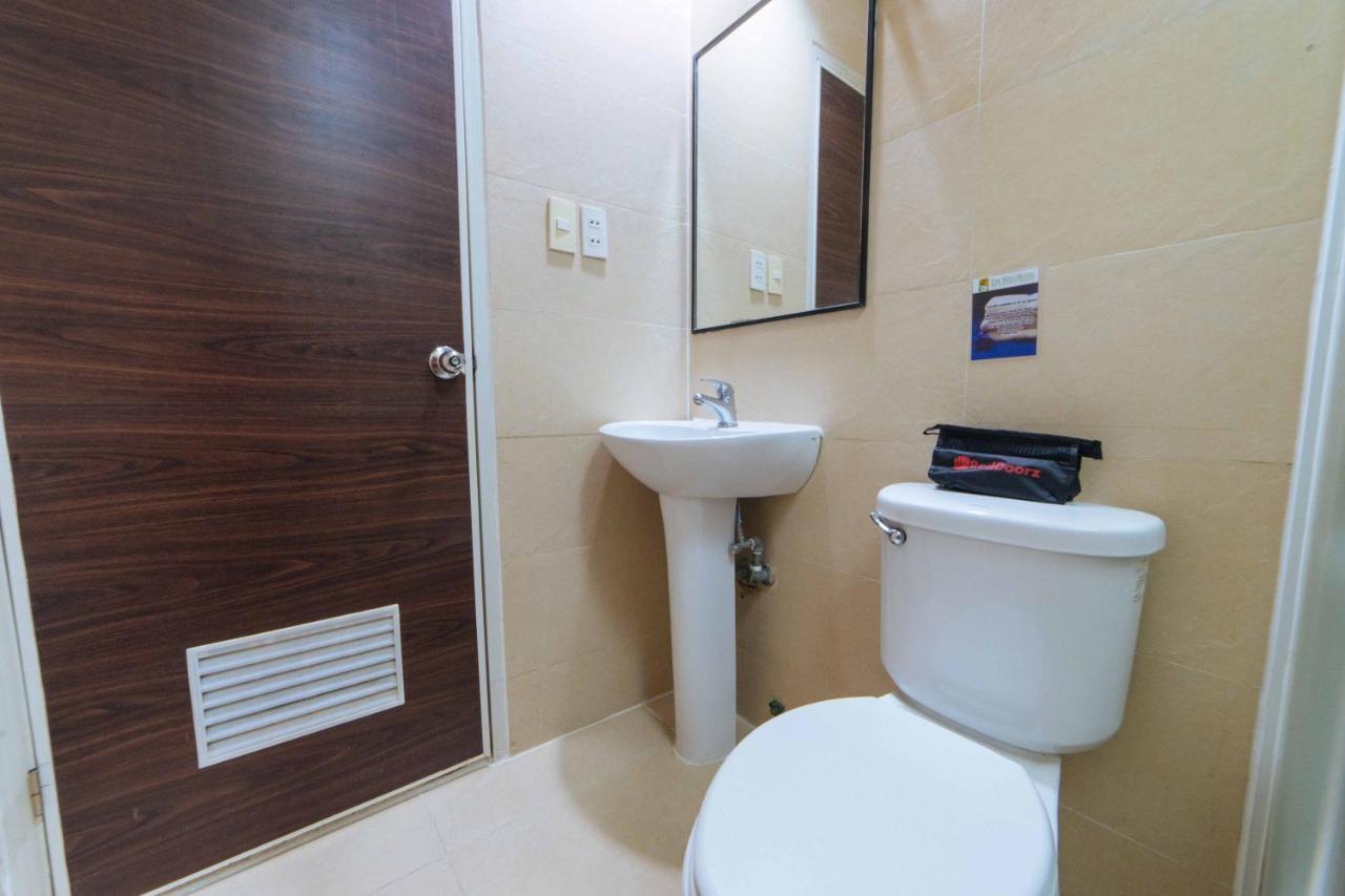 Reddoorz Premium @ The Ritz Garden Oases Hotel Davao City Kültér fotó