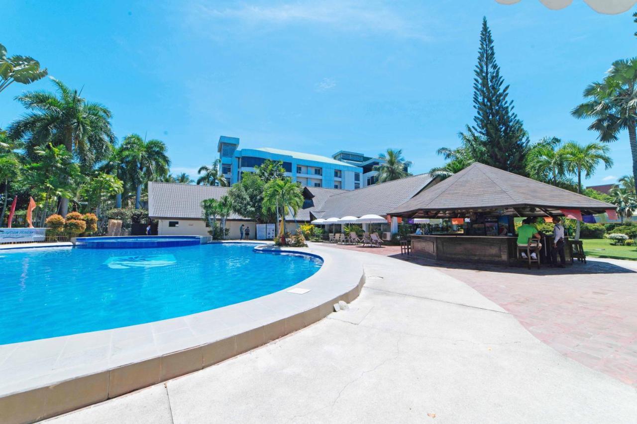 Reddoorz Premium @ The Ritz Garden Oases Hotel Davao City Kültér fotó